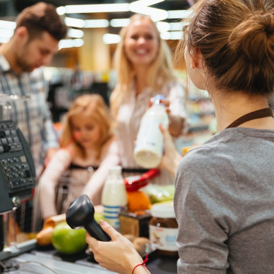 cheerful-family-standing-cash-counter_171337-2411
